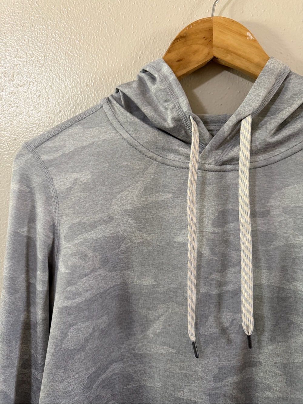 Vuori | Like New Halo Essential Pale Heather Camo Hoodie - Picture 6 of 9